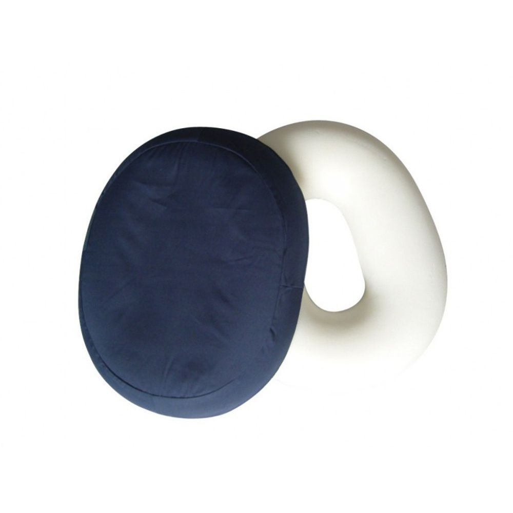 Zwei Kissen. Ein blaues, ovales Sitzkissen und ein weißes, ringförmiges Kissen.