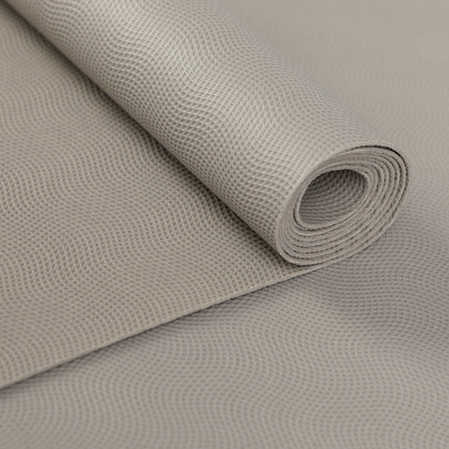 Gerollte Yogamatte, graues Material mit gewellter Oberfläche. Naturkautschuk. Für Yoga und Fitness.