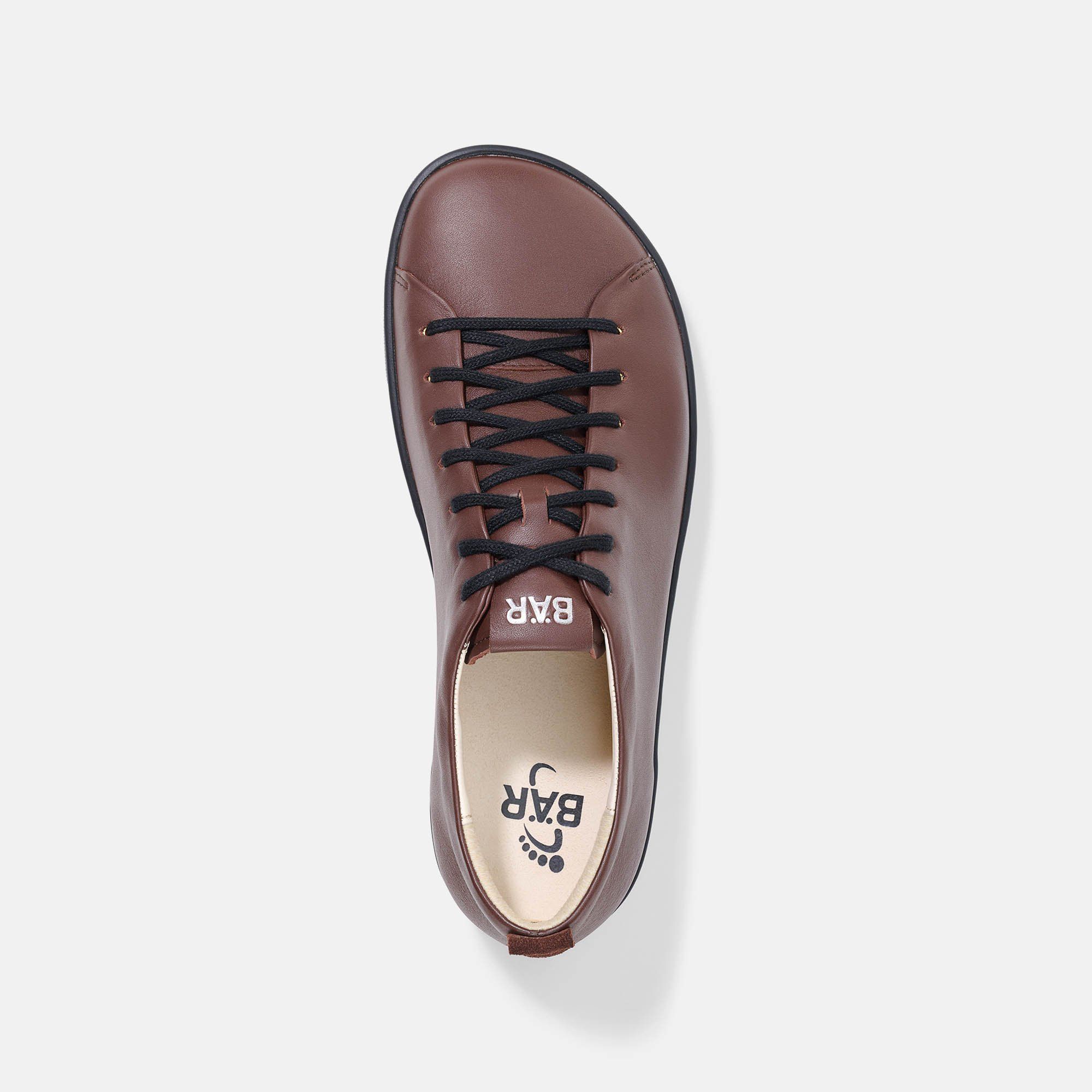Draufsicht auf einen braunen BÄR Dale Unisex-Schnürer mit schwarzer Sohle und Schnürsenkeln. Das BÄR-Logo ist sichtbar.