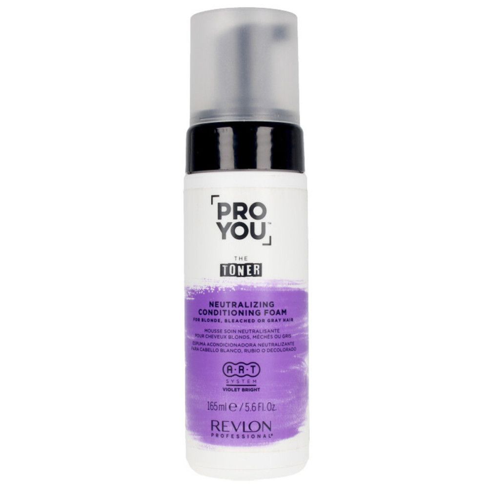 Flasche Revlon Proyou The Toner Foam. Weißes Etikett mit lila Akzenten. Text: PRO YOU, THE TONER, Neutralizing Conditioning Foam, Revlon Professional.