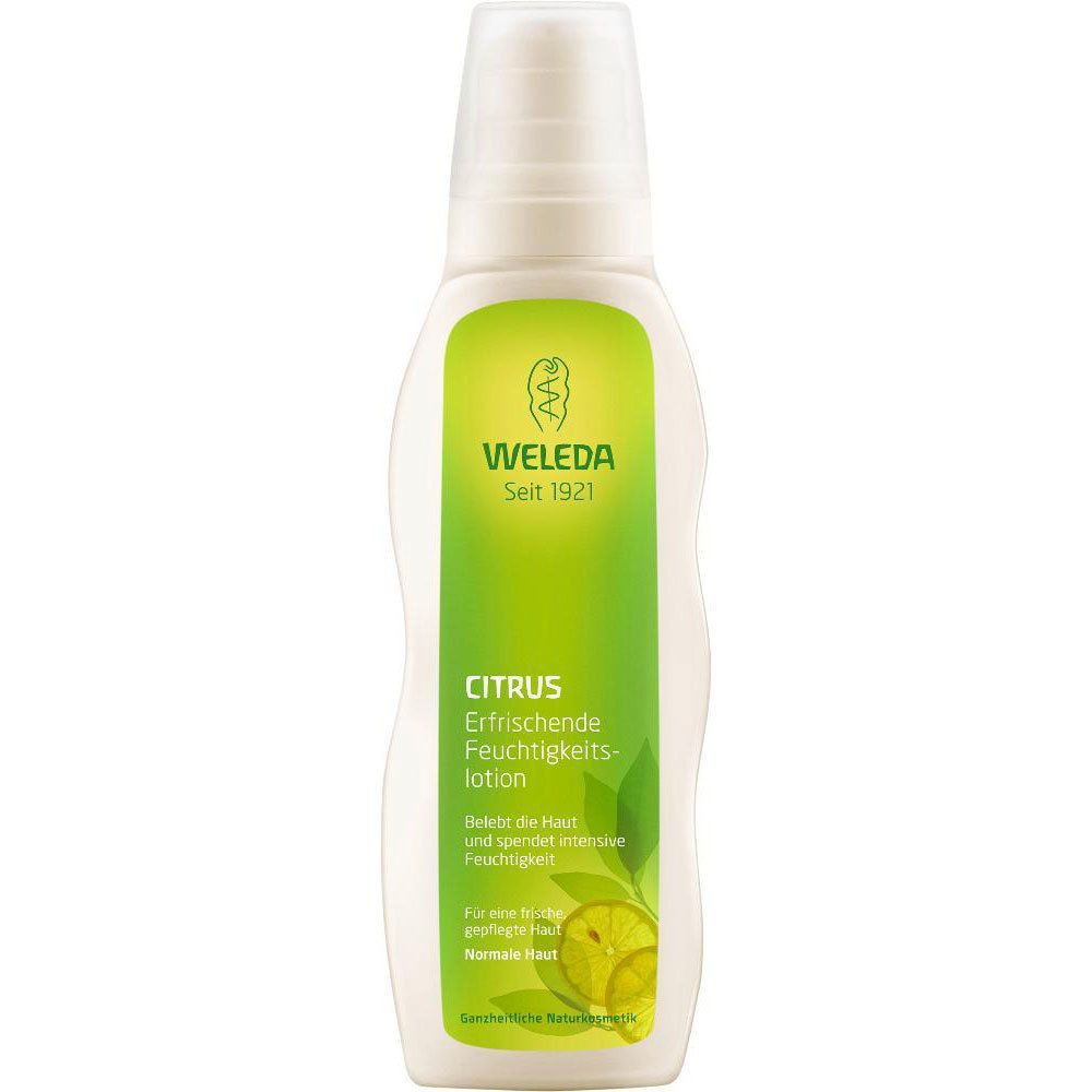 Weiße Flasche mit grünem Etikett. Aufschrift: WELEDA, CITRUS Erfrischende Feuchtigkeitslotion. Abbildung von Zitronen.