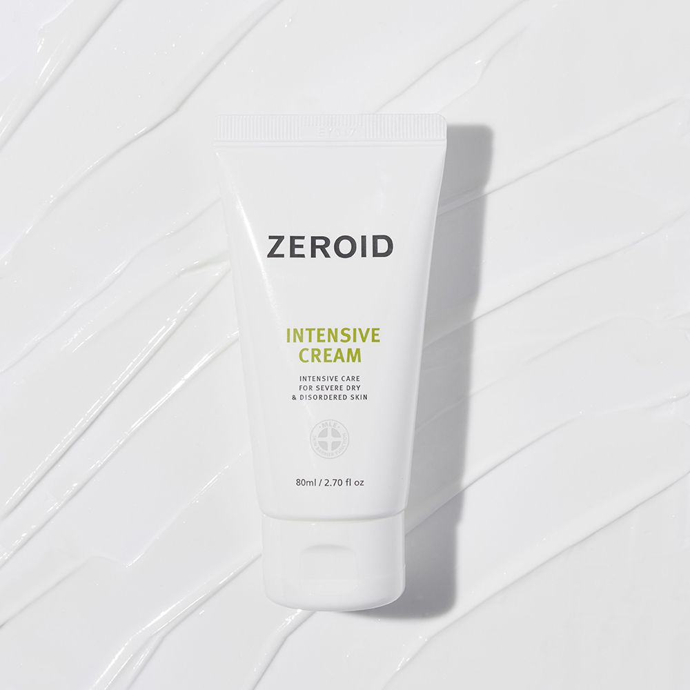 Weiße Tube auf weißem Hintergrund mit Creme-Strichen. Aufschrift: ZEROID, INTENSIVE CREAM. Text: Intensive Care for severe dry & disordered skin. 80ml/2.70 fl oz.