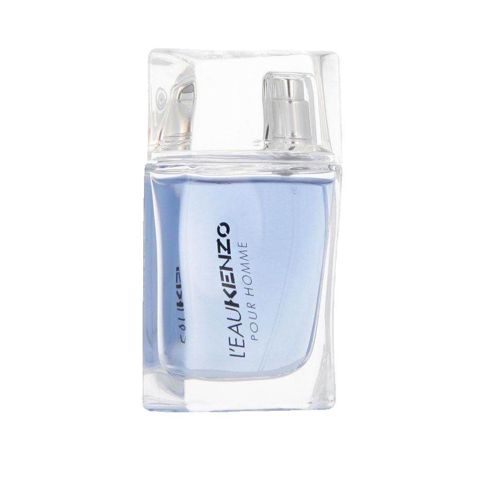 L'Eau Kenzo Pour Homme Flakon. Klare Glasflasche mit blauem Duftwasser und silbernem Sprühkopf.