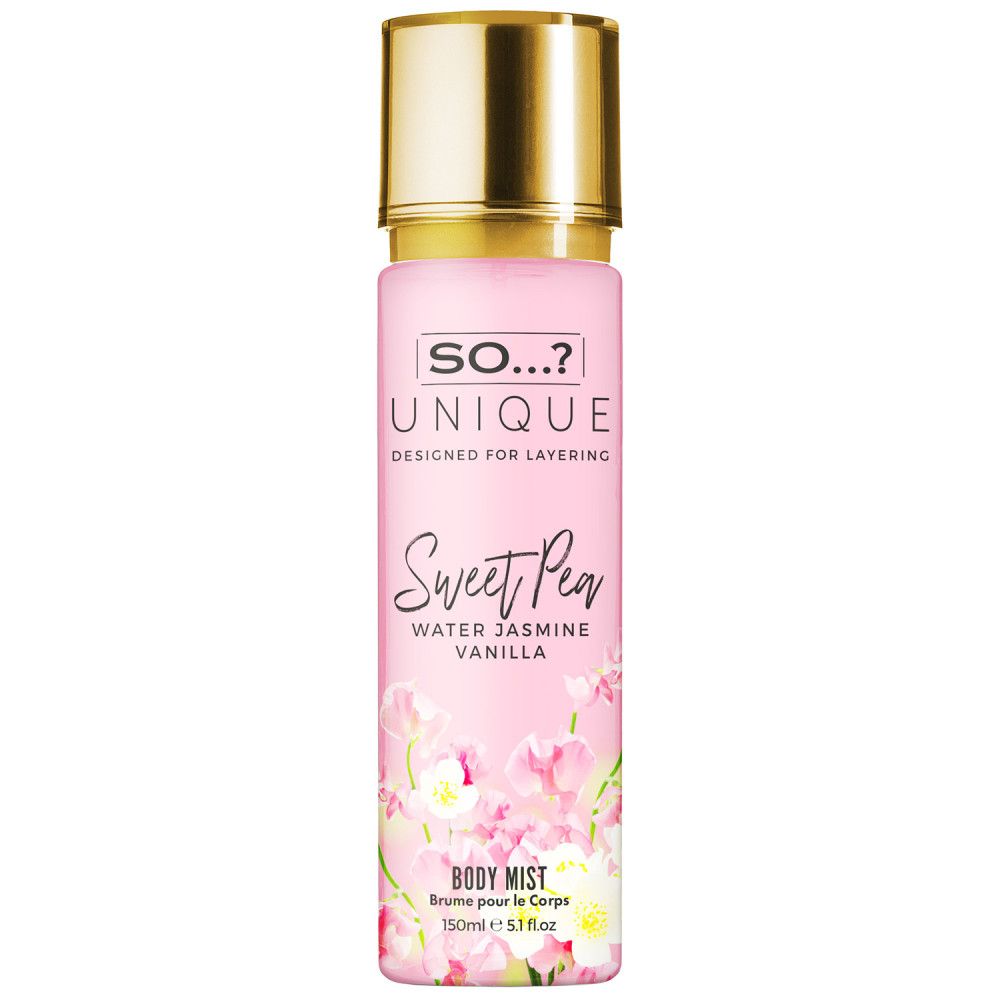 Rosa Körperspray-Flasche mit goldener Kappe. Etikett mit Produktnamen und floralem Design. Text: Sweet Pea, Wasser Jasmin & Vanille.