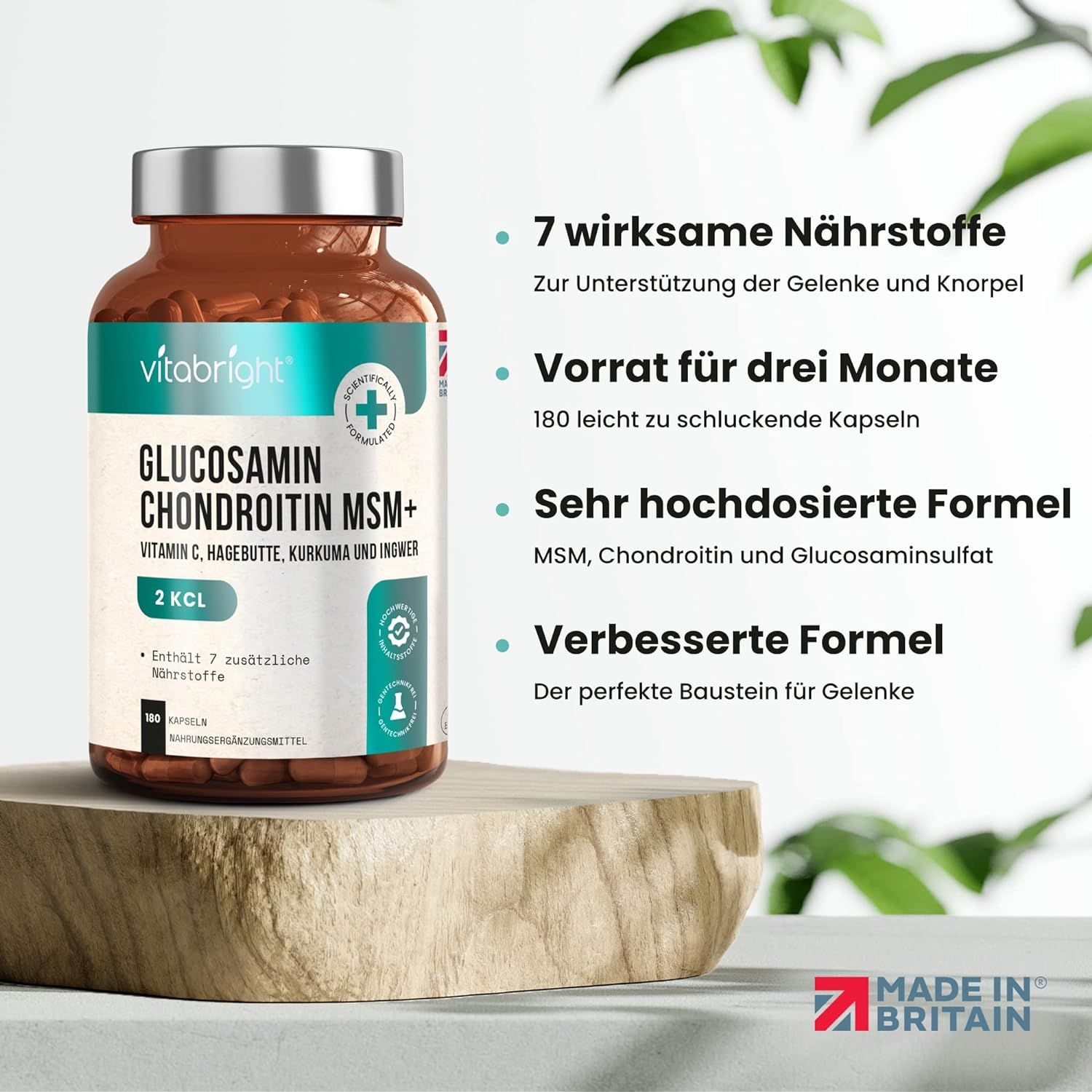 Braune Flasche mit Kapseln auf Holz. Text: Glucosamin Chondroitin MSM+. 180 Kapseln. Mit Informationen zu Inhaltsstoffen.
