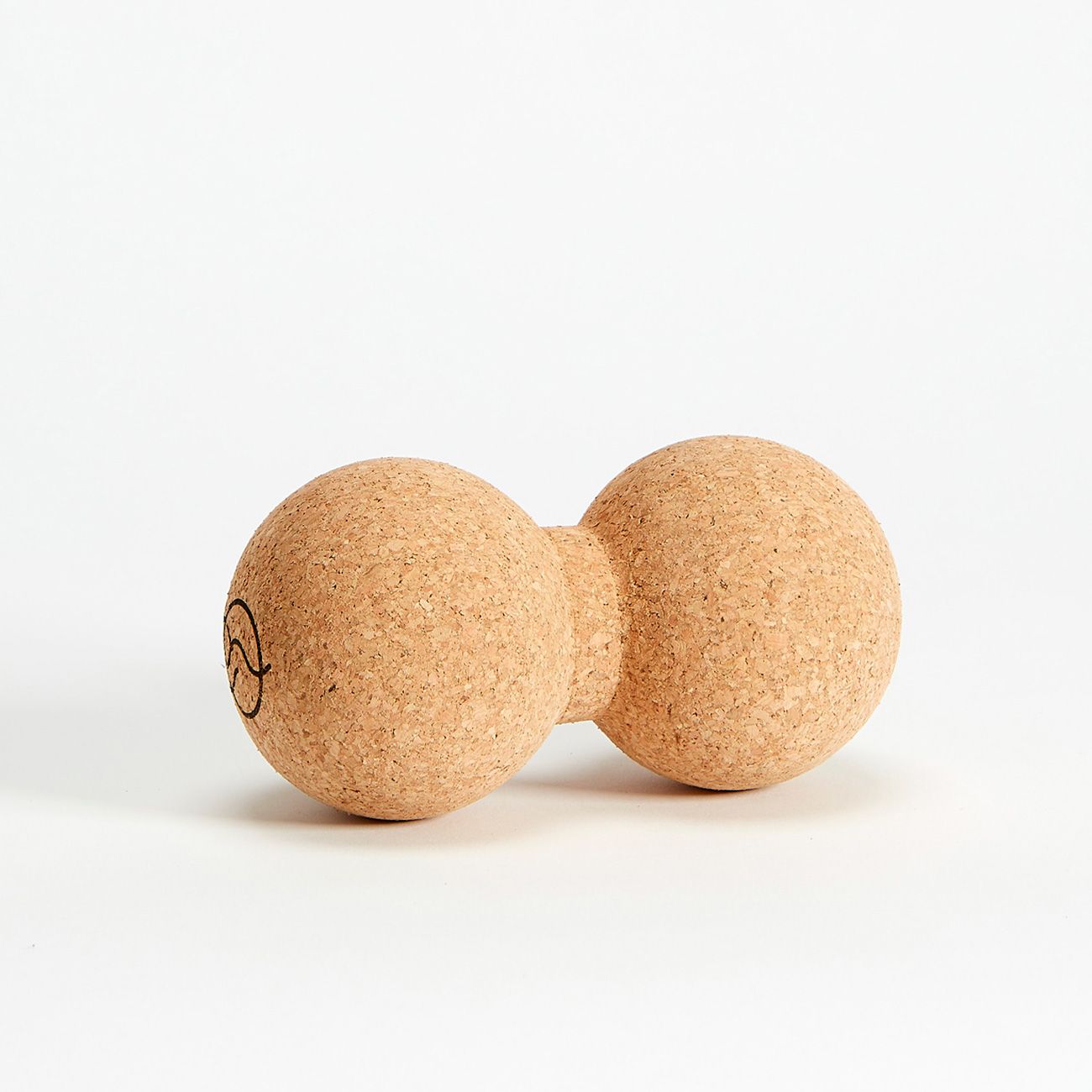 Peanut-Faszienball aus Kork mit Logo. Braune Farbe, zwei Kugeln verbunden.
