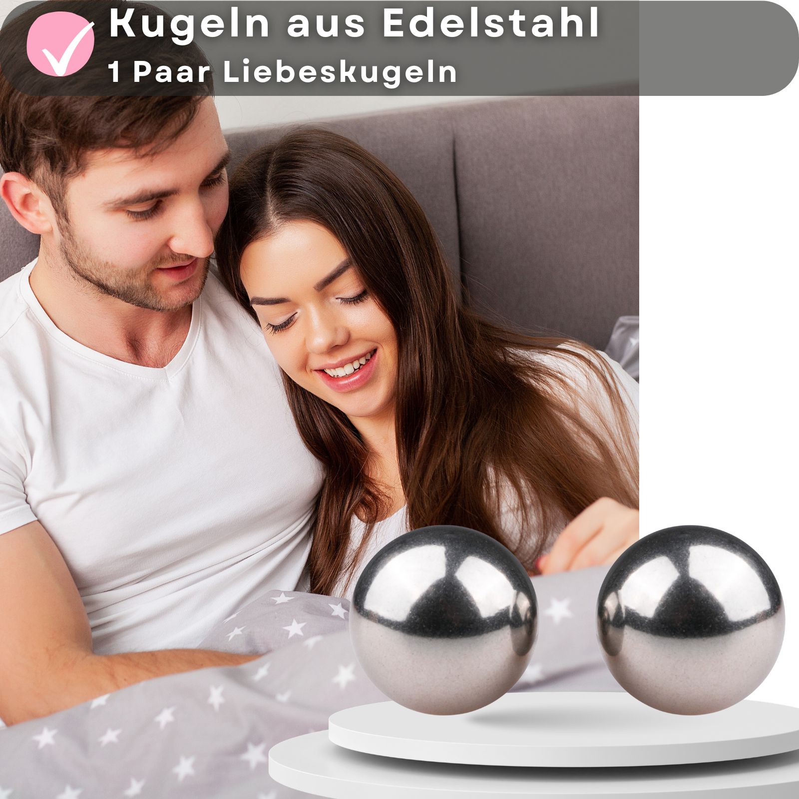 Zwei metallische Kugeln neben Paar. Text: Kugeln aus Edelstahl, 1 Paar Liebeskugeln.