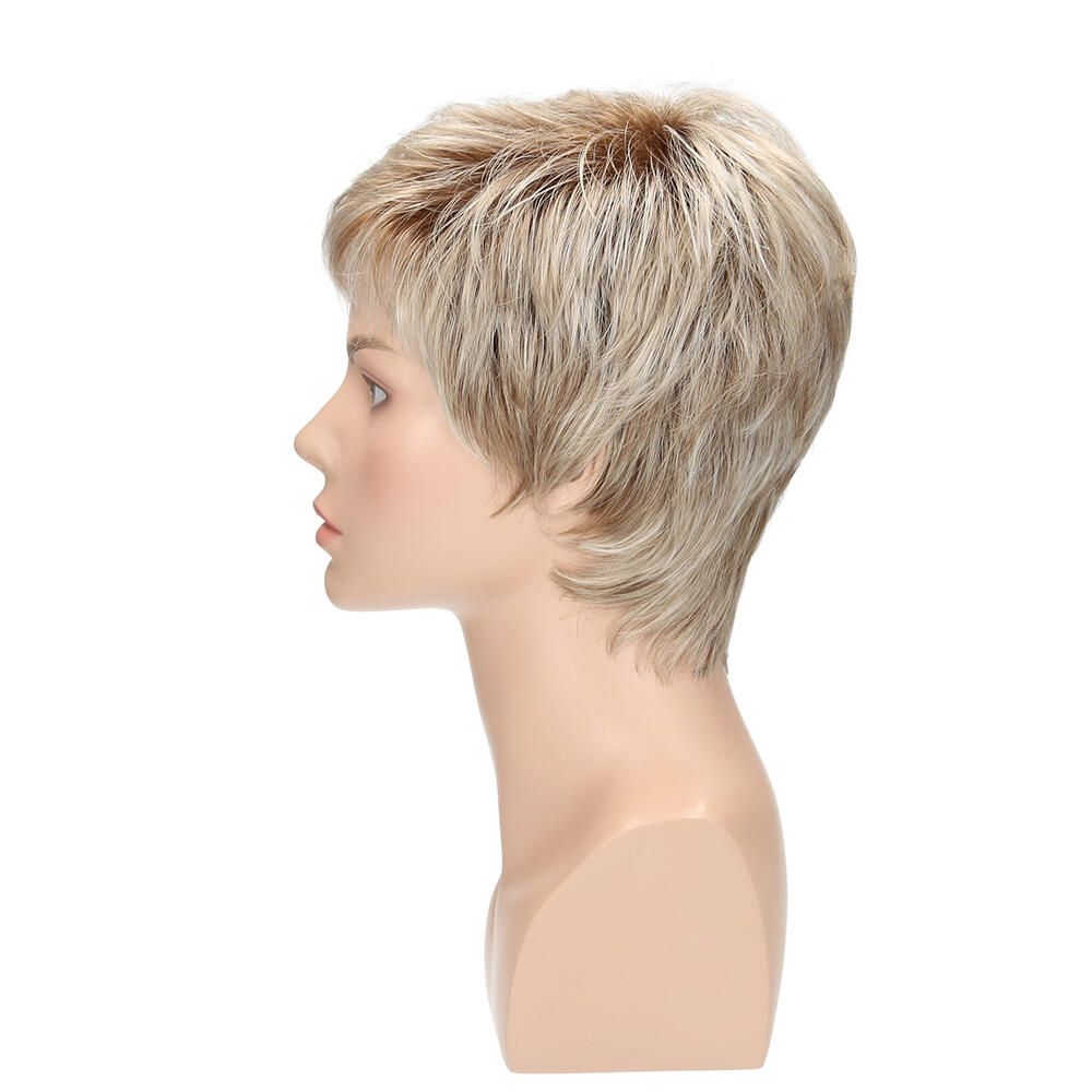 Perücke Sam von trendhair. Kurzer, blond-aschfarbener Haarschnitt. Seitenansicht auf einer Schaufensterpuppe.