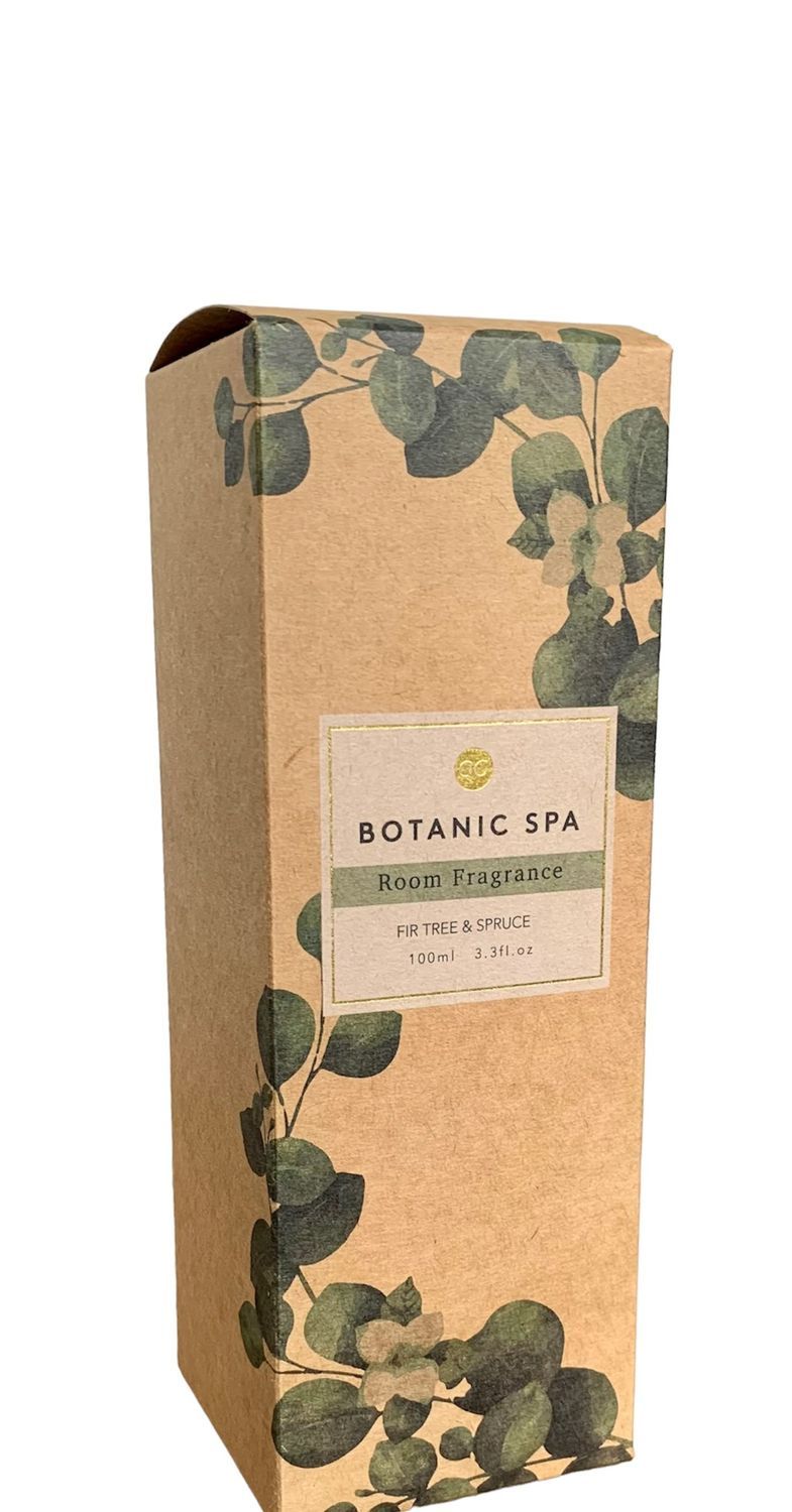 Kartonverpackung mit botanischem Muster. Aufschrift: Botanic Spa, Room Fragrance, Fir Tree & Spruce. Volumen: 100ml.