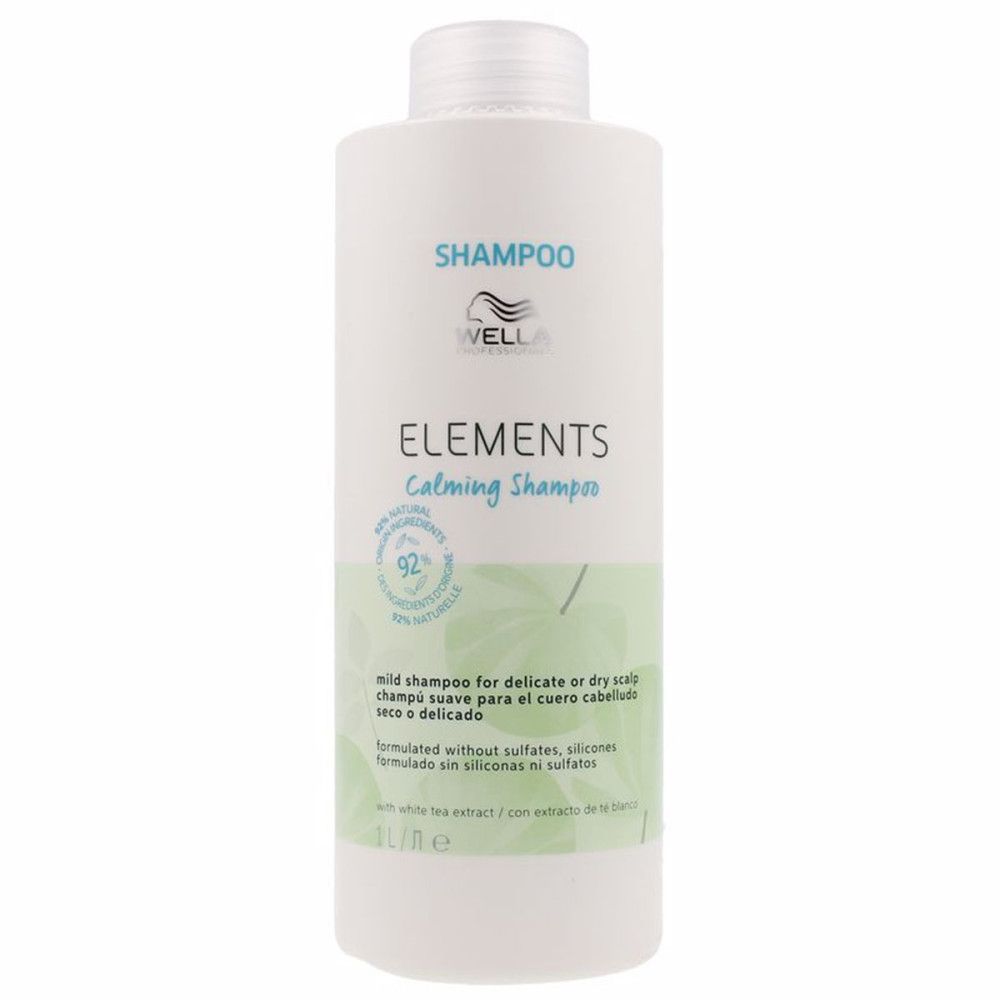Weiße Shampoo-Flasche. Aufschrift: SHAMPOO, WELLA, ELEMENTS Calming Shampoo. Für empfindliche Kopfhaut. 92% natürliche Inhaltsstoffe. 1L.