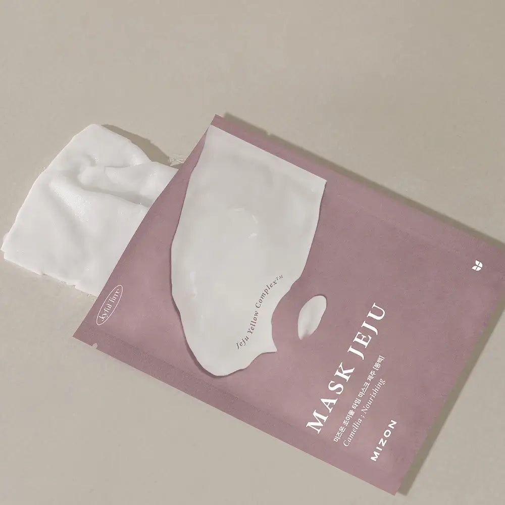 MIZON Mask JEJU Gesichtsmaske in lila Verpackung, eine weiße Tuchmaske liegt daneben.