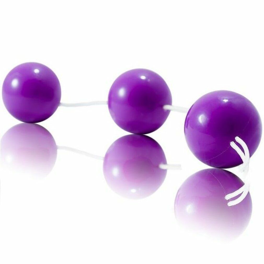 Drei violette Kugeln, durch Schnüre verbunden. Kugeln liegen auf einer reflektierenden Oberfläche. Weiße Schnüre sichtbar.