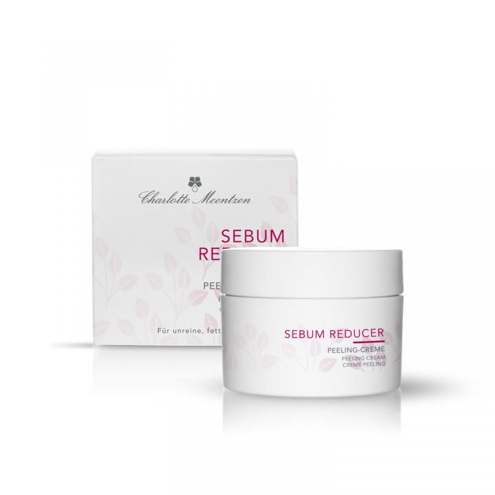 Weißes Tiegel mit Aufschrift SEBUM REDUCER PEELING-CREME und Karton mit Logo und Schriftzug. Für unreine, fettige Haut.