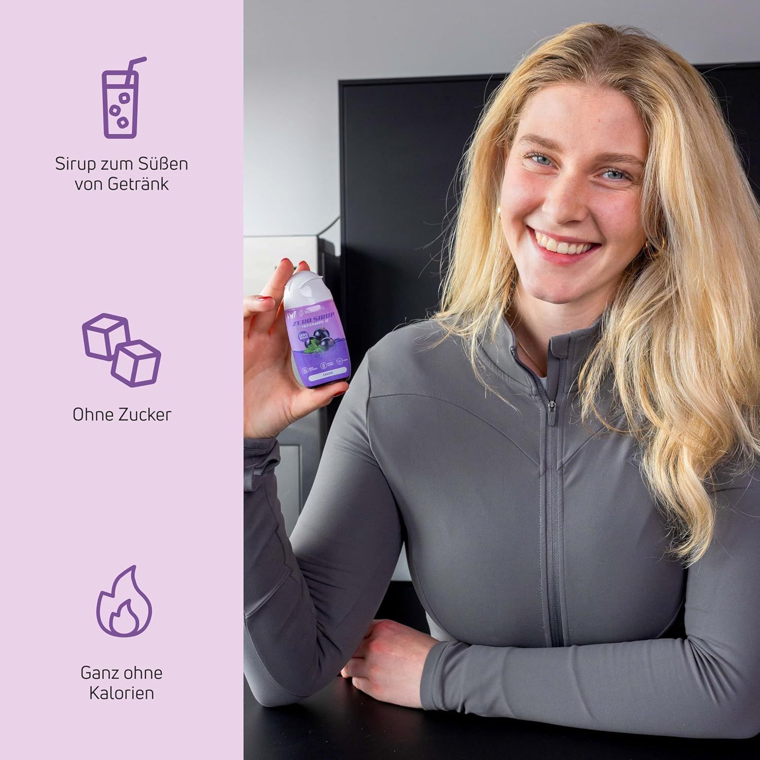 Frau hält eine Flasche Neosupps Zero Sirup. Auf der Flasche steht "Ohne Zucker" und "Ganz ohne Kalorien".