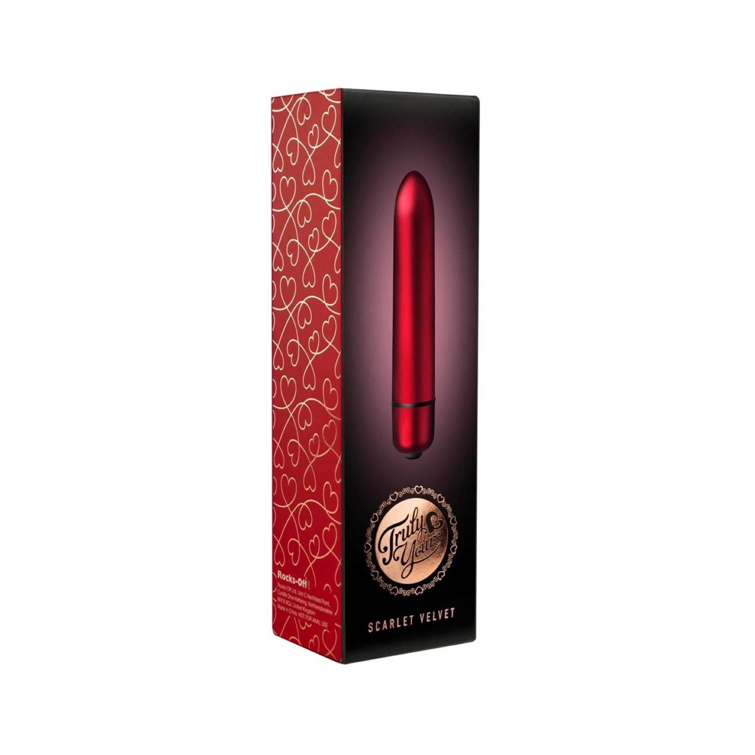 Roter Vibrator in Verpackung. Schwarze Schachtel mit rotem Produktbild. Text: Scarlet Velvet.
