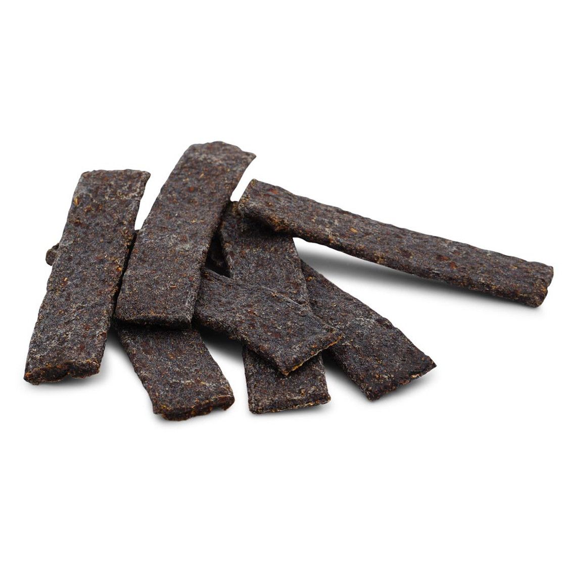 Sieben längliche, dunkelbraune Snacks auf weißem Hintergrund. Textur erkennbar.