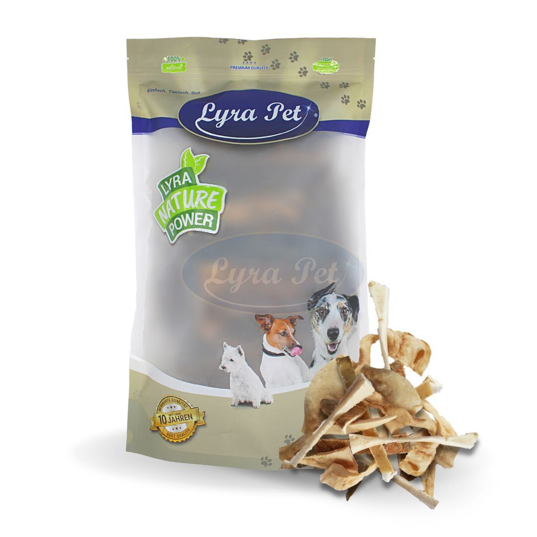 Beutel mit Rinderkopfhaut Abschnitten. Marke Lyra Pet. Sichtbar: Logo, Produktname, Hundeabbildungen, 10 Jahre Garantie.