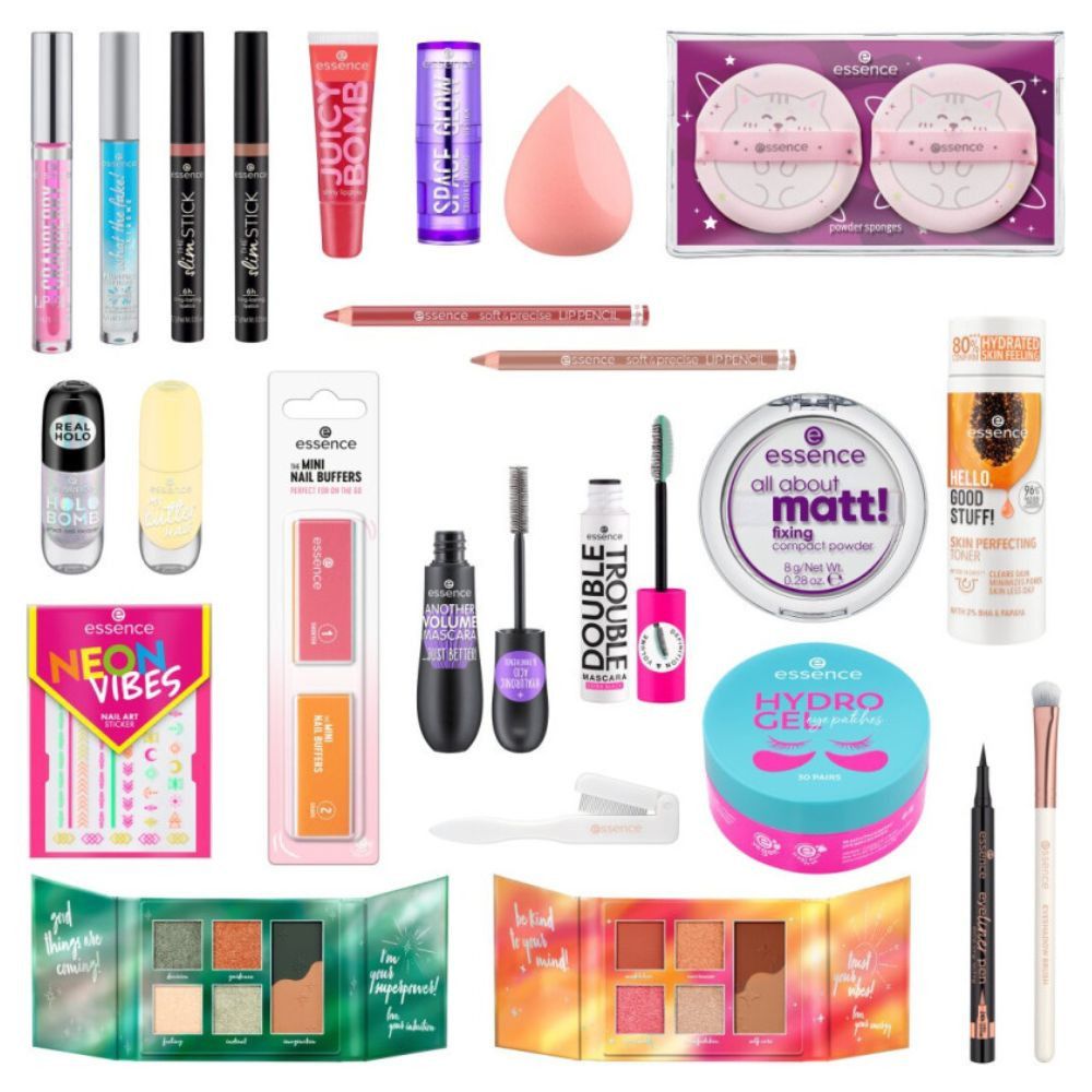 Verschiedene Essence Beauty-Produkte: Lippenstifte, Mascara, Lidschatten, Nagelfeilen, Pinsel und mehr.