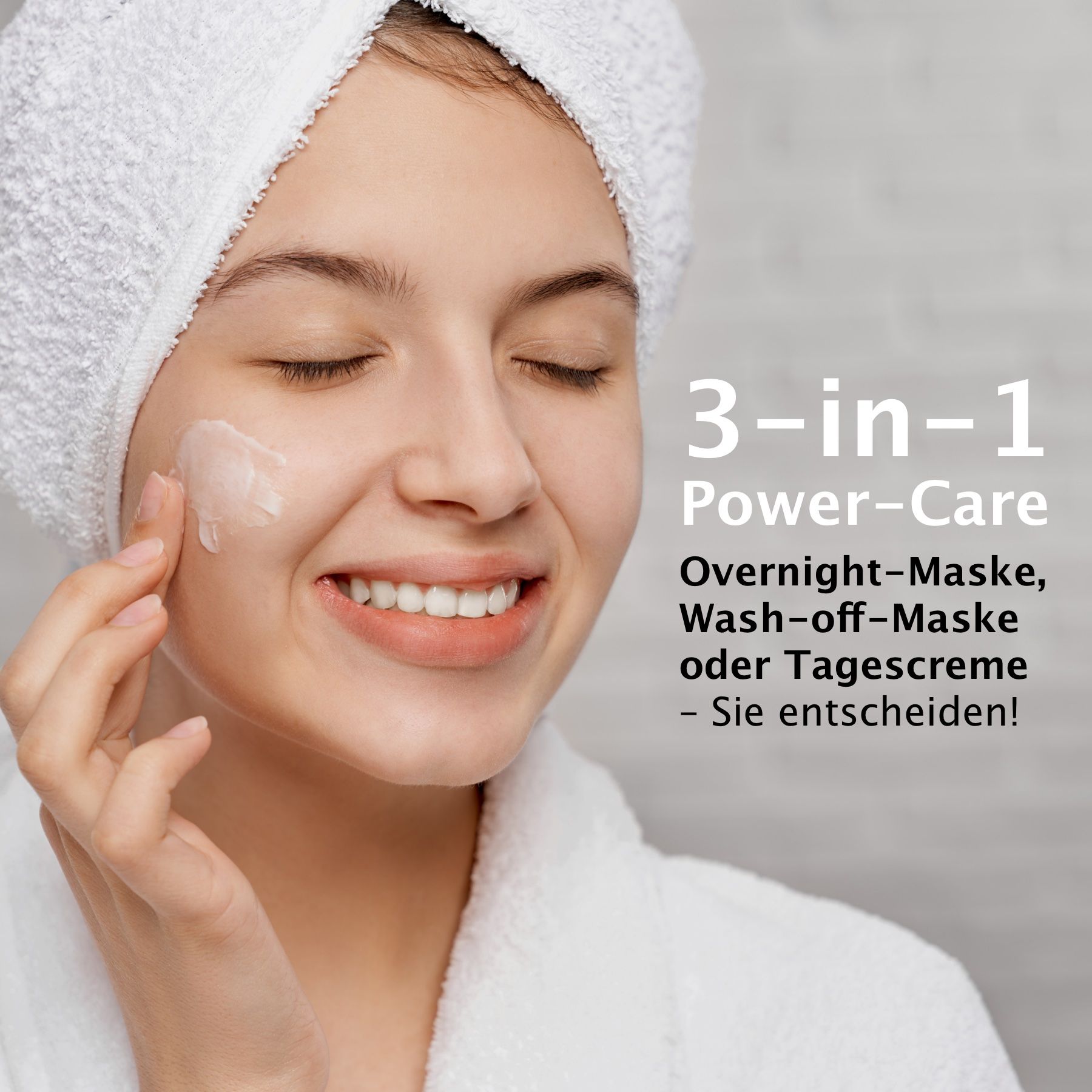 Frau mit Handtuch trägt Creme auf. Text: 3-in-1 Power-Care: Overnight-Maske, Wash-off-Maske oder Tagescreme.