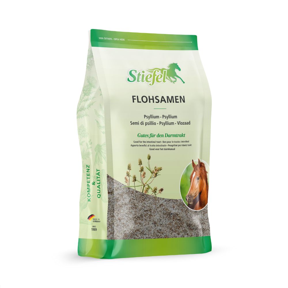 Verpackung von Stiefel Flohsamen. Grün-weißer Beutel mit Produktnamen, Logo und Illustrationen. Text: Gutes für den Darmtrakt.