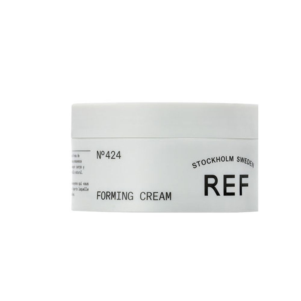 Weißer Tiegel mit schwarzem Text: REF, STOCKHOLM SWEDEN, FORMING CREAM, N°424. Deckel mit umlaufender Kante.