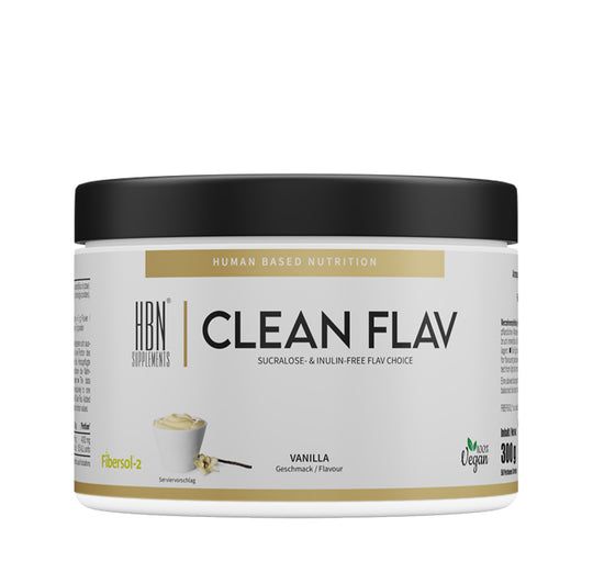 Weißes HBN Clean Flav-Behälter mit schwarzem Deckel. Aufschrift: Clean Flav, Vanilla, vegan. Abbildung eines Bechers mit Creme.