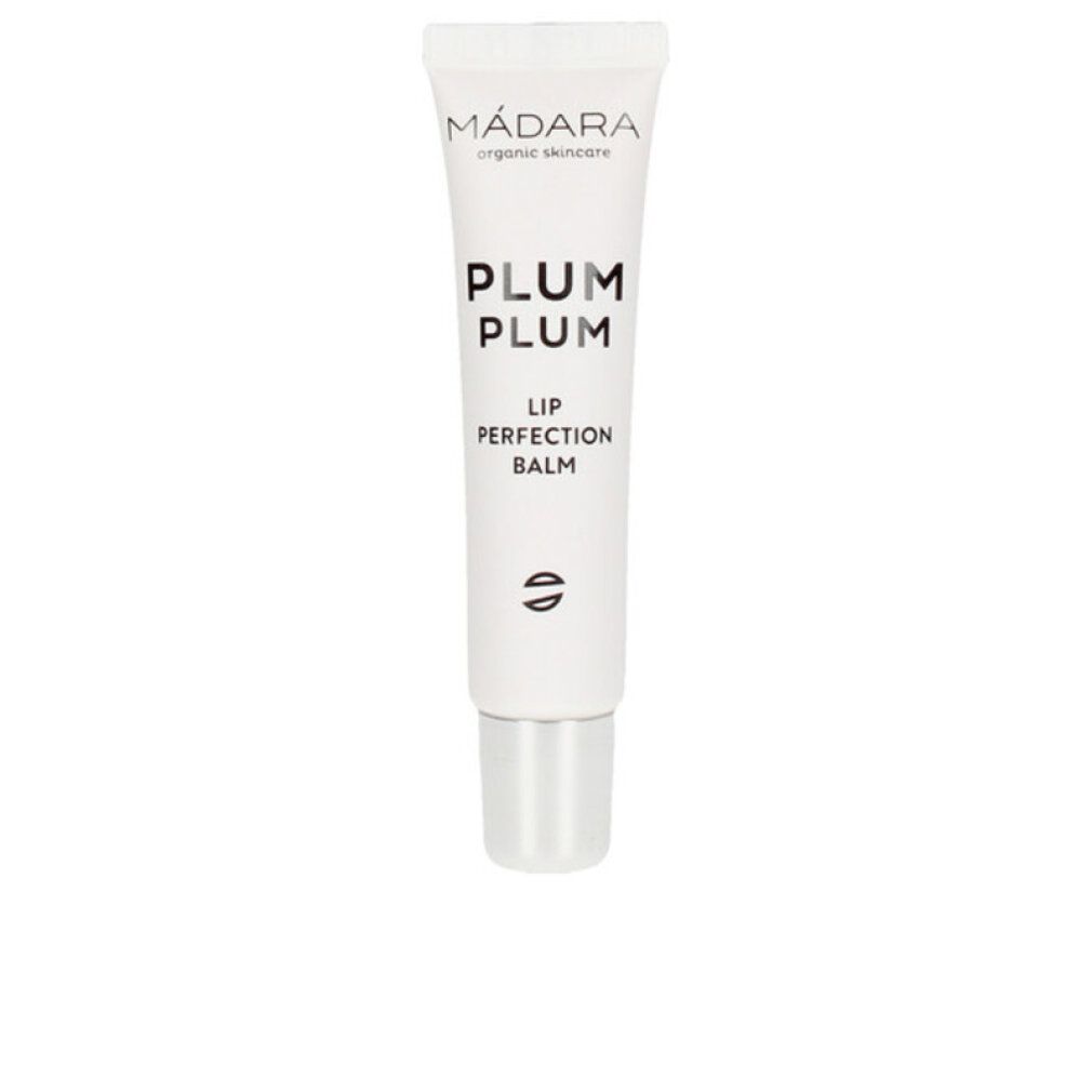 Weißer Lippenbalsam-Tuben. Aufschrift: MÁDARA, PLUM PLUM, LIP PERFECTION BALM. Silberfarbener Schraubverschluss.