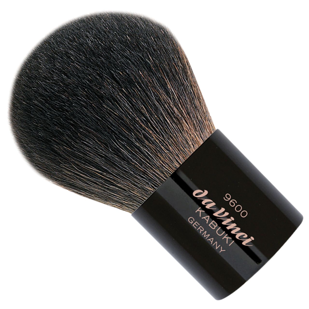 Kabuki-Pinsel mit schwarzem Griff und schwarzem Pinselhaar. Produktname und Logo auf dem Griff.