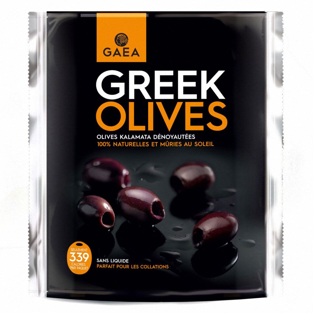 Verpackung mit schwarzen Oliven. Aufschrift: GAEA, GREEK OLIVES, Oliven Kalamata, ohne Flüssigkeit. 6 Oliven sind sichtbar.