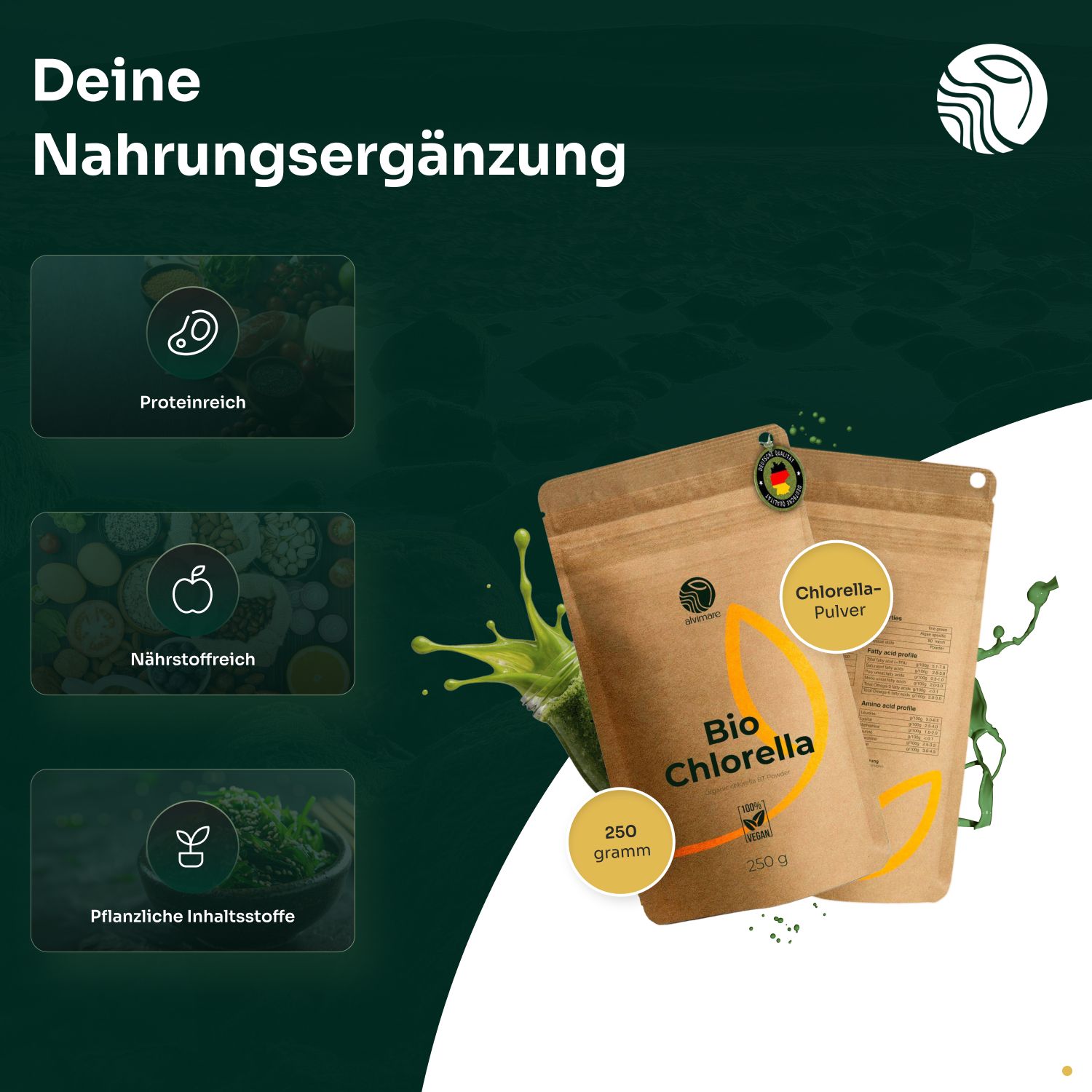 Zwei braune Papierverpackungen mit Bio Chlorella Pulver. Text: Deine Nahrungsergänzung. 250 Gramm. Siegel: Made in Germany.