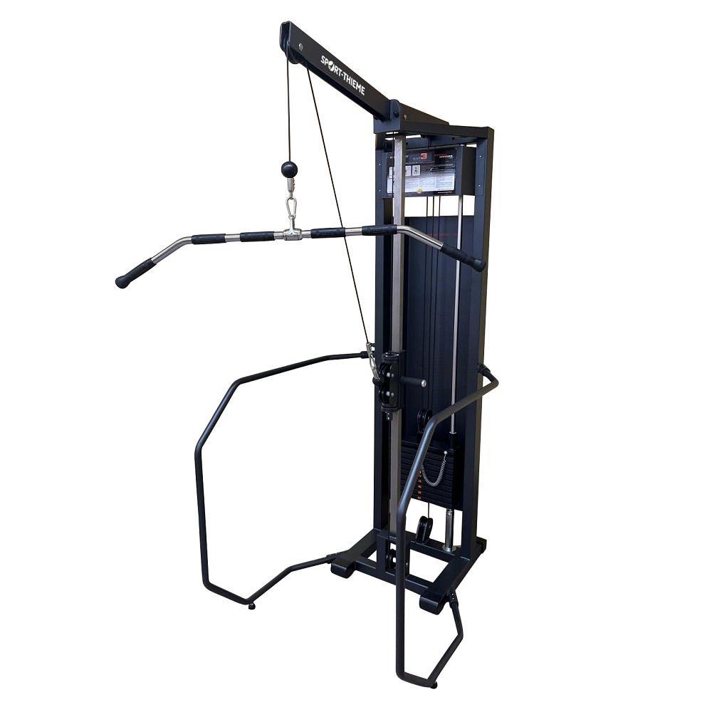 Schwarzes Seilzuggerät. Metallrahmen mit Griffen und Seilzug.  "SPORT-THIEME" Schriftzug oben.