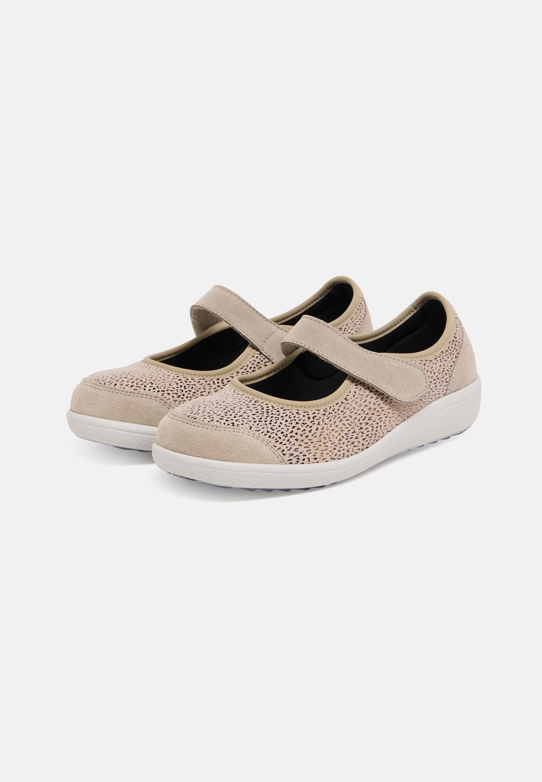 Beige Damenschuhe mit Klettverschluss und Lochmuster.
