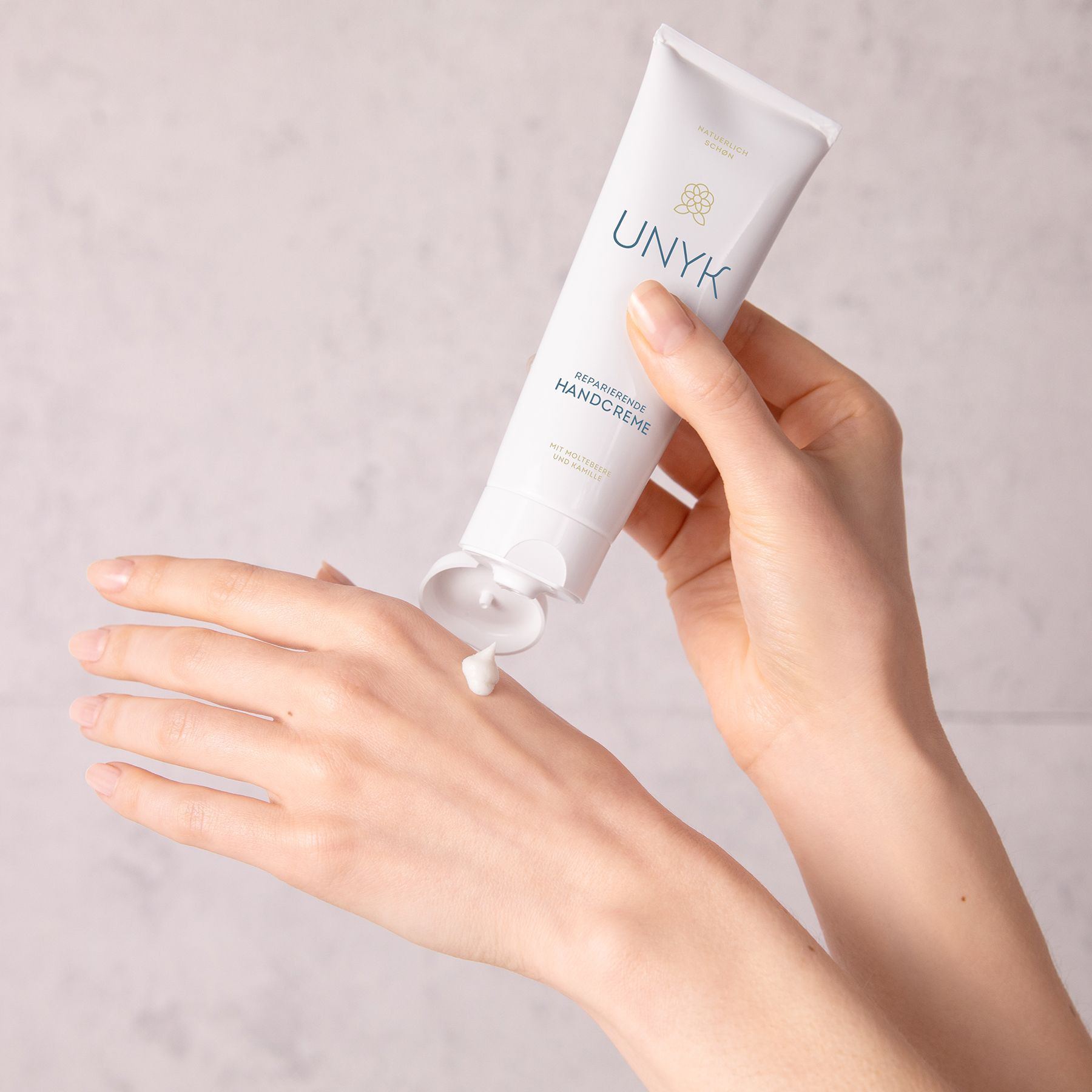 UNYK Reparierende Handcreme mit Moltebeere & Kamille