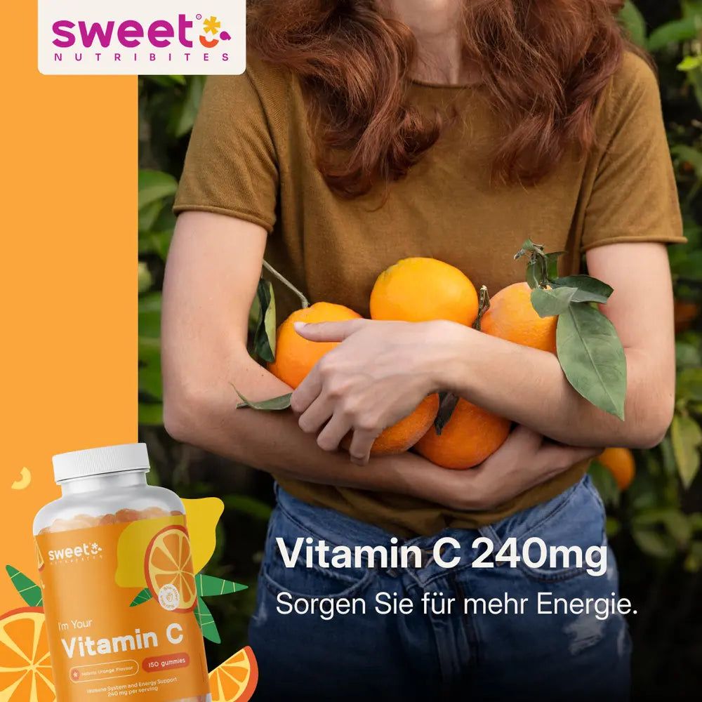 Frau hält Orangen. Flasche Vitamin C Gummies im Vordergrund. Text: Vitamin C 240mg. Sorgen Sie für mehr Energie.