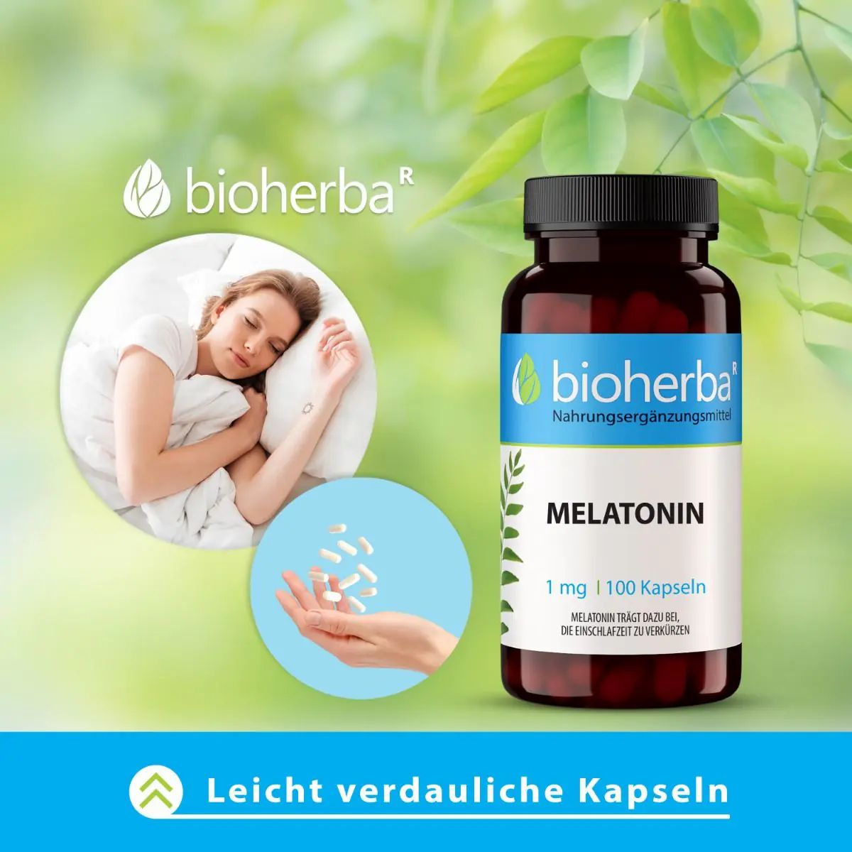 Frau im Bett, Flasche mit "bioherba" und "Melatonin". Kapseln in Hand. Leicht verdauliche Kapseln.