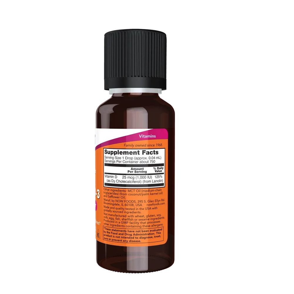 Rückseite einer braunen Glasflasche mit schwarzem Deckel. Etikett mit Nährwertangaben und "Vitamin D-3".