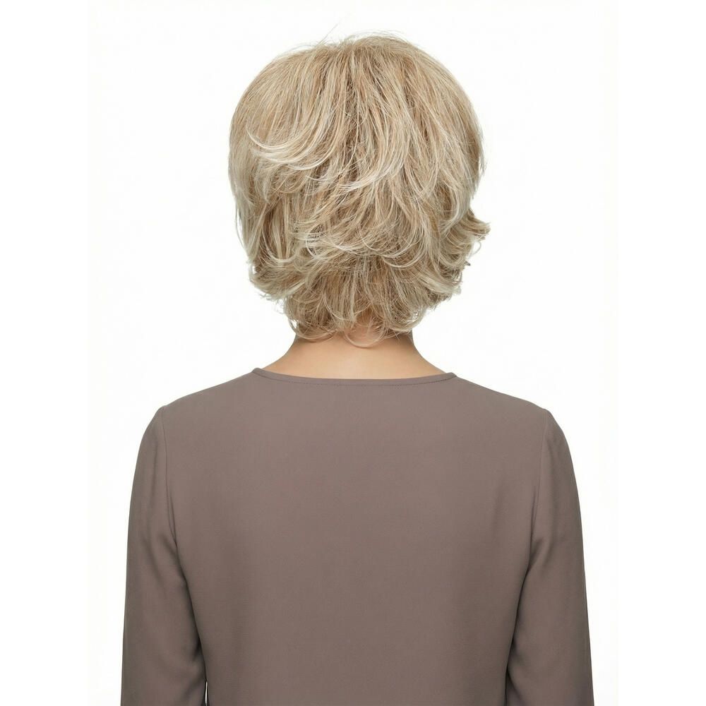 Blonde Perücke mit kurzem, gewelltem Schnitt. Rückansicht.