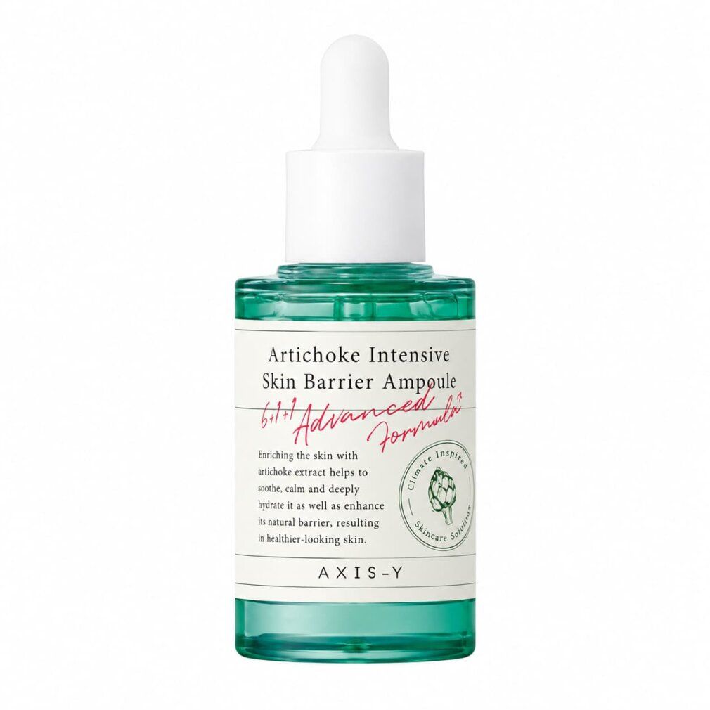 Axis-Y Artichoke Intensive Skin Barrier Ampoule in einem grünen Glasfläschchen mit Pipette, mit verschüttetem Inhalt.