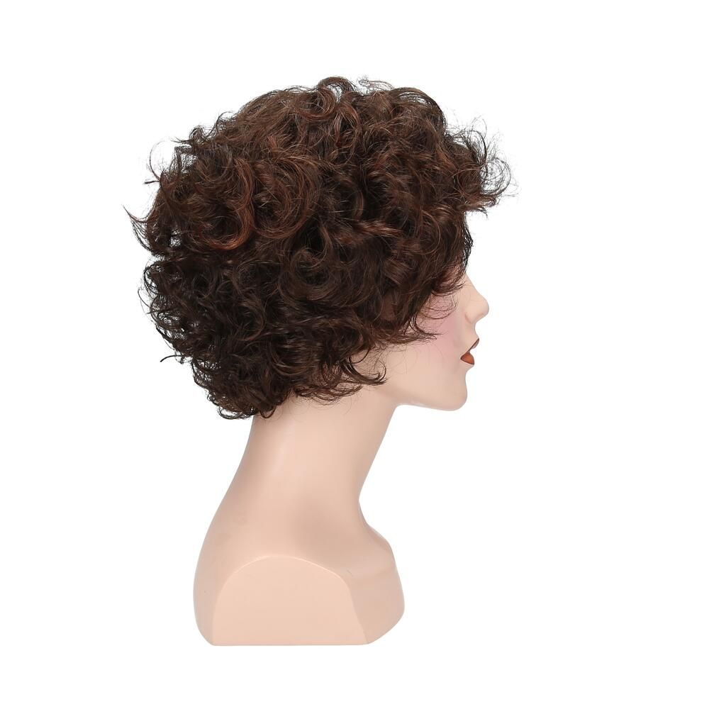 Perücke Maryna von Lofty, braun, lockig, auf einer Büste. Seitenansicht.