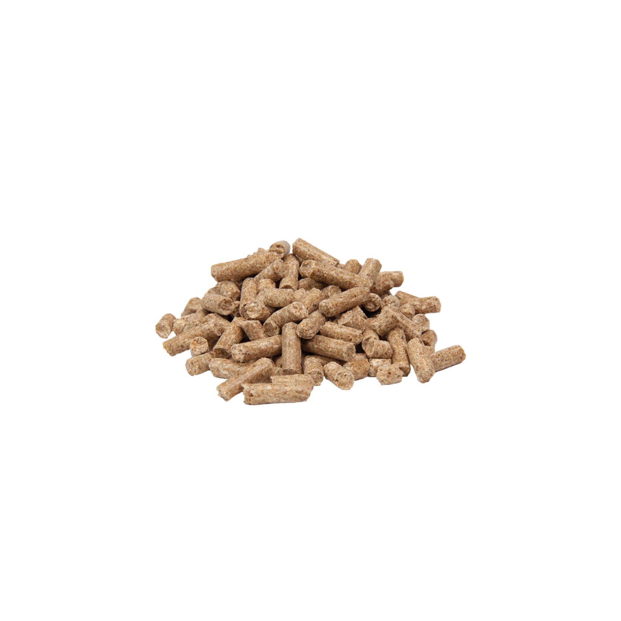 Haufen brauner Knoblauch-Pellets. Zylindrische Form.