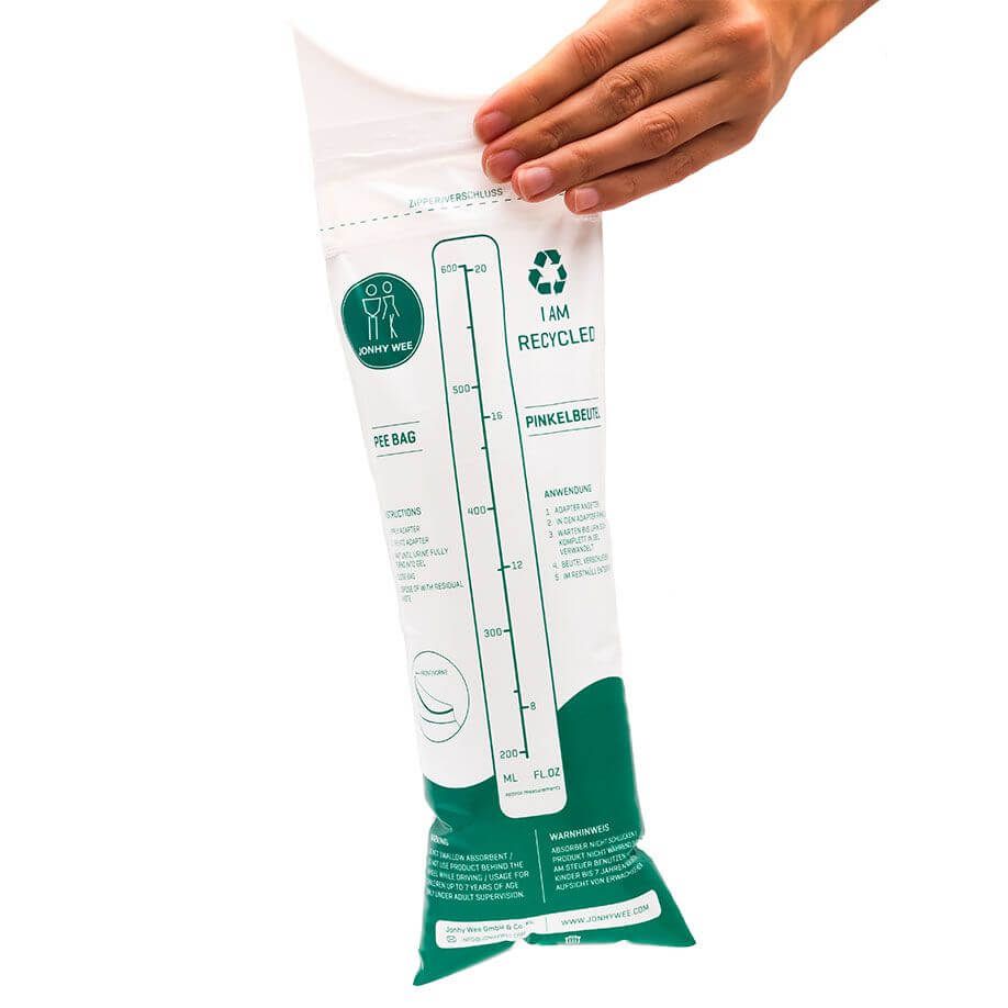 Weißer Unisex Pinkelbeutel, geöffnet. Grüne Skala mit Messangaben. Logo und Produktbezeichnung. Aufschrift: Pee Bag.