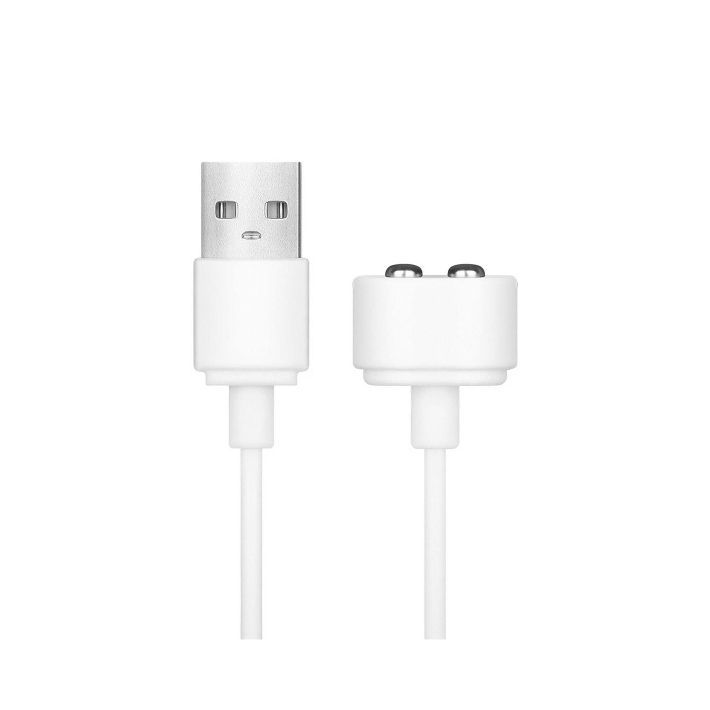Nahaufnahme eines weißen USB-Ladekabels. USB-A-Stecker links, magnetischer Anschluss mit zwei Kontakten rechts.