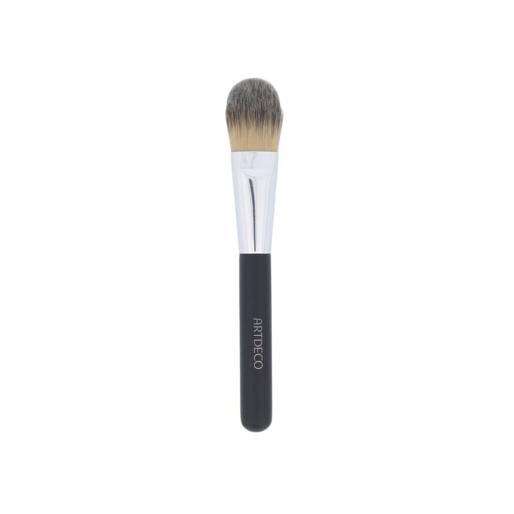Schwarzer Make-up-Pinsel mit silbernem Applikator und weichen Borsten.