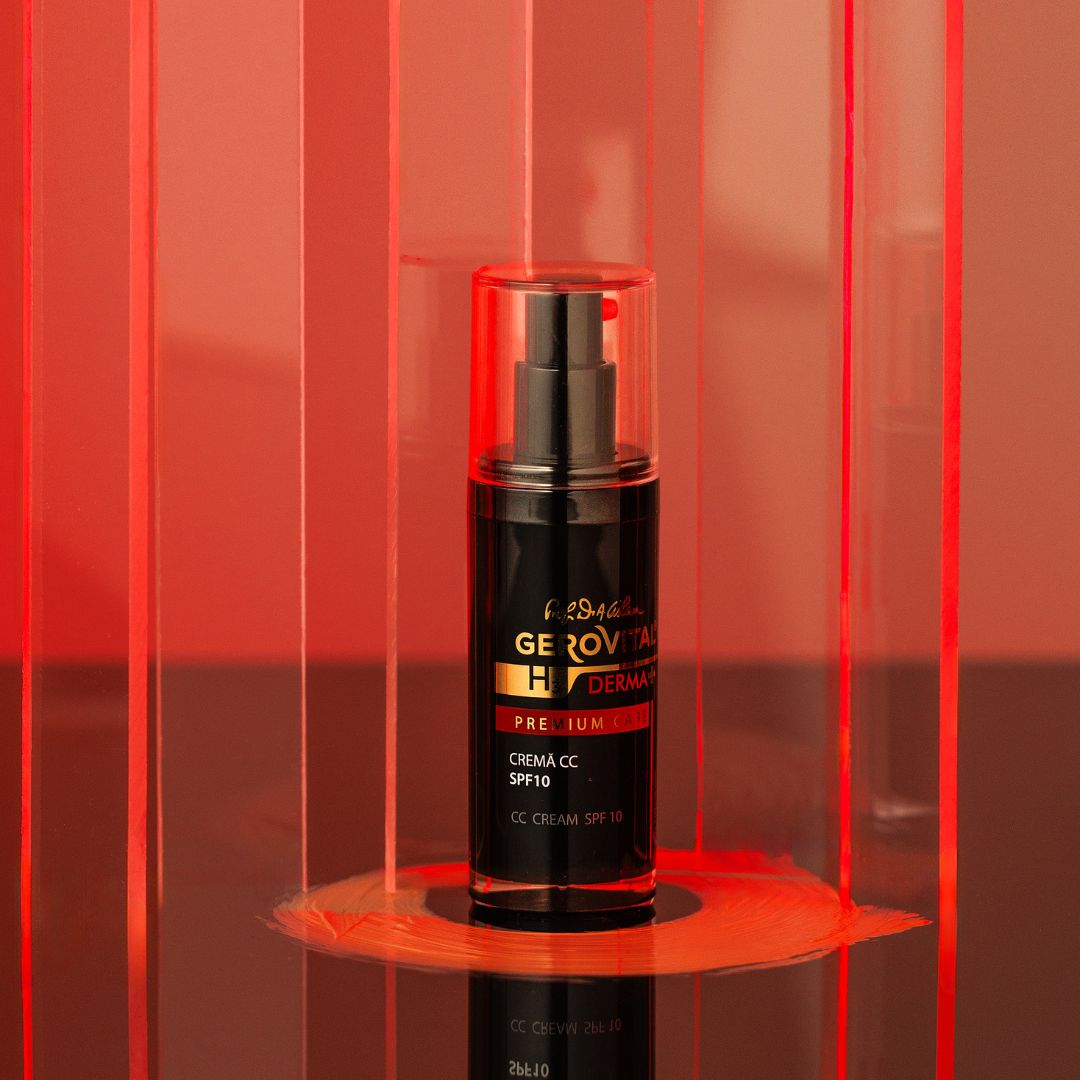 Flasche mit Sprühkopf. Aufschrift: Gerovital H3 Derma+, Premium Care, Crema CC SPF10.