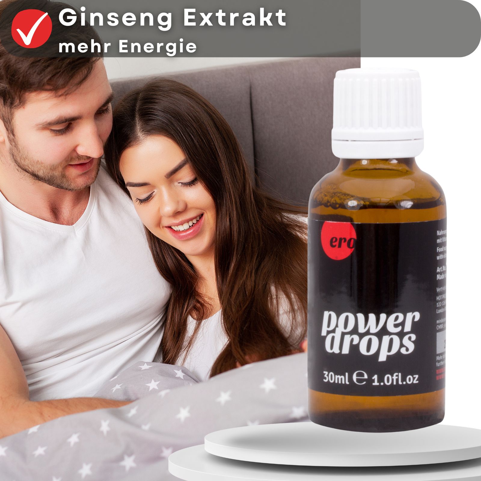 Paar im Bett. Neben ihnen: Flasche Ginseng Power Drops. Aufschrift: Power Drops, 30ml, 1.0fl.oz. Marke: ero.