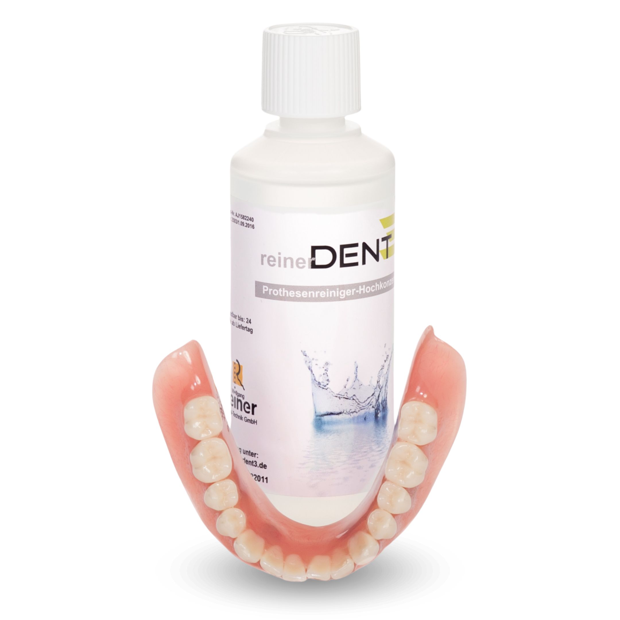Transparente Flasche mit weißem Deckel und Etikett. Darunter eine Prothese, rosa mit weißen Zähnen.