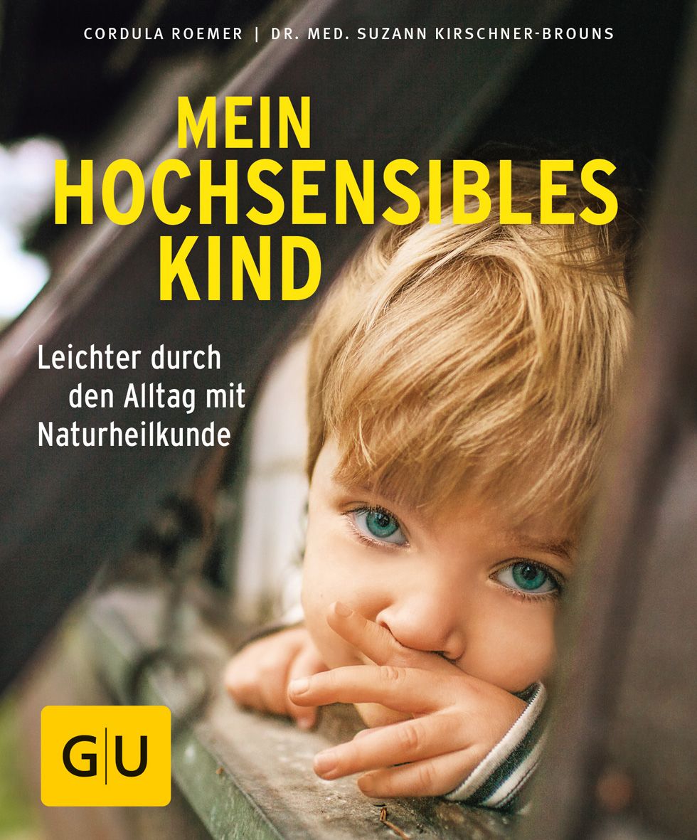Buchcover mit dem Titel "Mein hochsensibles Kind". Ein Kind mit blonden Haaren und blauen Augen schaut in die Kamera. Logo "GU" unten links.