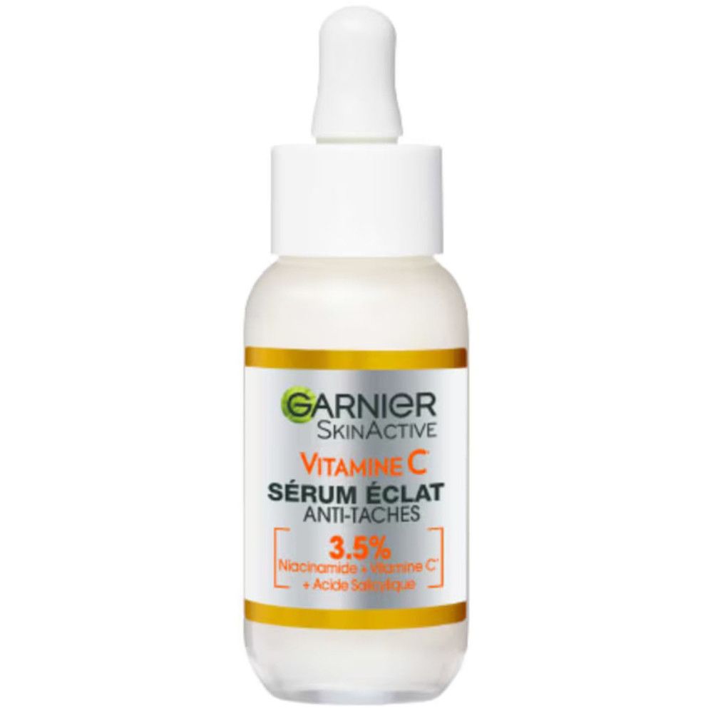 Serumflasche mit Pipette. Aufschrift: Garnier SkinActive Vitamin C Sérum Éclat Anti-Taches. Enthält 3,5% Niacinamid, Vitamin C und Salicylsäure.