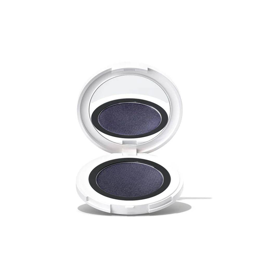 Weißer Lidschatten-Behälter mit Spiegel, geöffnet. Dunkelblauer Lidschatten sichtbar.