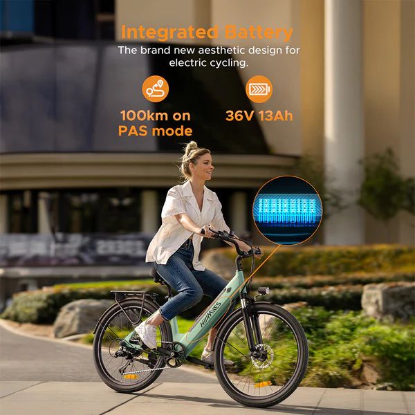 Frau fährt auf einem hellgrünen E-Bike. Text: 100km im PAS-Modus, 36V 13Ah. Integrierter Akku.